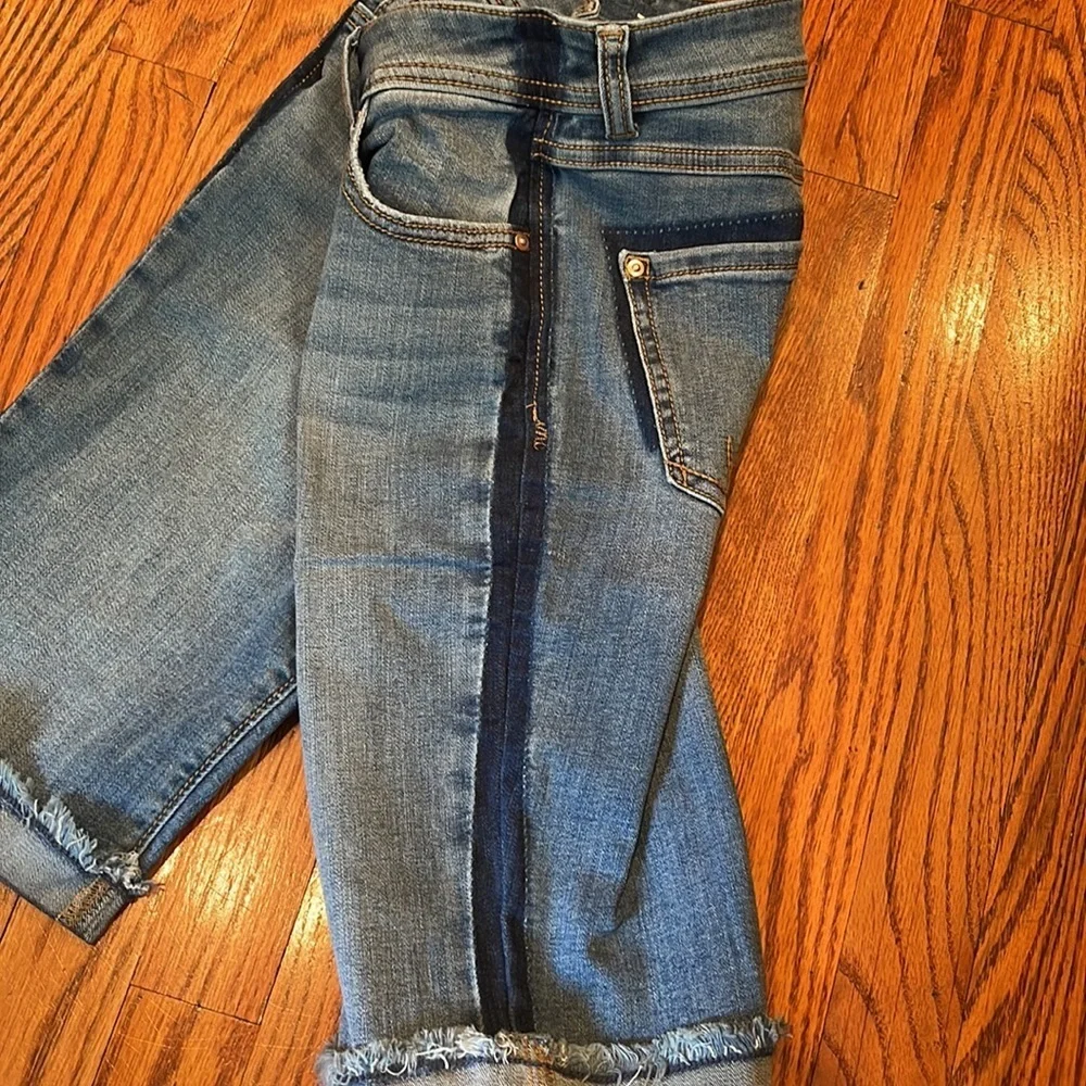 EUC Inc International Concepts Distressed Denim Cuff Shorts Size 6 - Picture 6 of 17